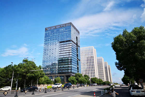 樓宇智能化技術飛速發展，智能樓宇越來越“?！保?圖1)